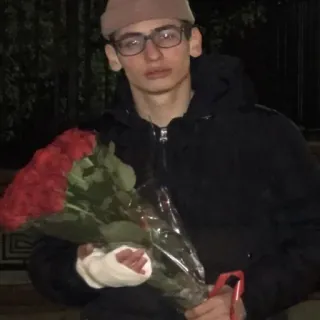 🌹 17c2c580 ผู้ชาย, กุหลาบ, ดอกไม้, แว่นตา, หมวกไหมพรม, คน, ในร่ม telegram sticker