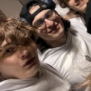 🤪 9b82a318 telegram sticker