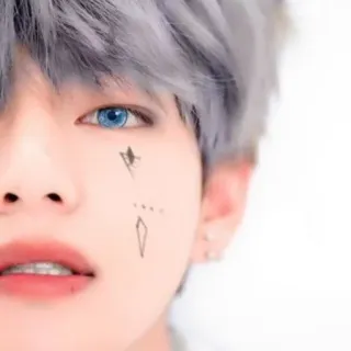 ♥ 6958e977 Mann, Gesicht, graue Haare, blaue Augen, Make-up, Schönheit telegram sticker