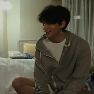 🍫 623a980c mężczyzna, w domu, siedzi, strój codzienny, łóżko telegram sticker