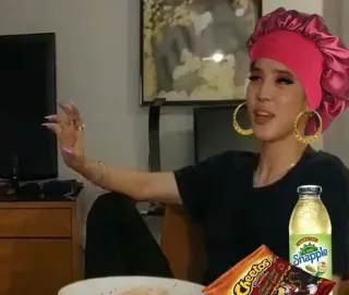 💅 223cc6fc wanita, potret, dalam ruangan, camilan, makanan, minuman, topi whatsapp sticker