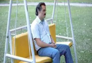 ➰ 260ef7e3 Pablo Escobar Narcos Meme, Pablo Escobar, Narcos, Triste, Aspettando, Altalena whatsapp sticker