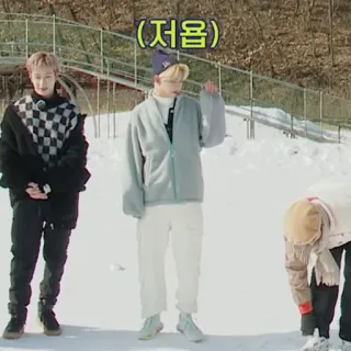 🙋‍♂️ 284e3204 (저욥) orang, salju, luar ruangan, musim dingin, korea telegram sticker