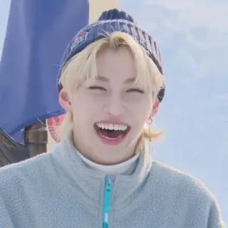 😄 83fce00b tersenyum, bahagia, musim dingin, imut, orang, potret telegram sticker