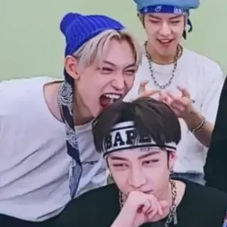 🤪 9564a558 BAPE orang, grup, bando, mode, pemuda telegram sticker