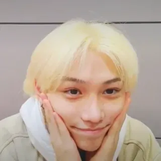 ☺️ 9f370740 orang, potret, pria, wajah, rambut pirang, tersenyum telegram sticker