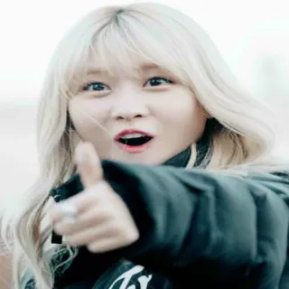 👍 2d2d1be8 phụ nữ, tóc vàng, giơ ngón tay cái, chân dung, biểu cảm, tích cực, cử chỉ telegram sticker