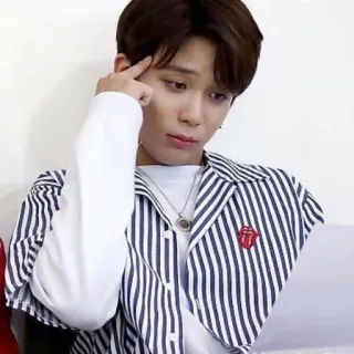 🤨 3a3eb437 telegram sticker