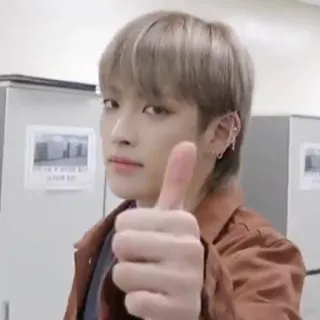 👍 ca4fa1ba 人物, 男性, ポートレート, いいね, ポジティブ, 承認, イヤリング, 韓国 telegram sticker