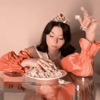 🍣 784606dd girl, queen, crown, popcorn, eating telegram sticker