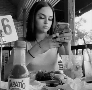 😐 0ee8e2b3 Tapatío vrouw, eten, tapatio, saus, eten, restaurant whatsapp sticker