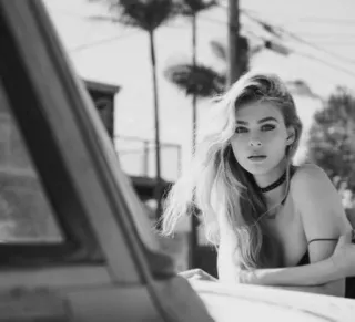 😐 89ba3765 vrouw, portret, blond, zwart-wit, meisje, choker whatsapp sticker