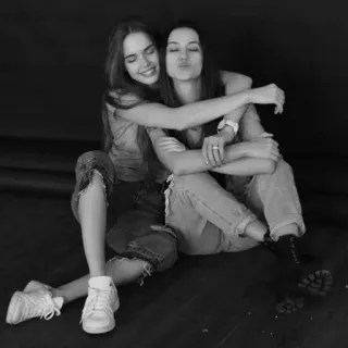 😻 8f306ba0 vrouwen, vriendschap, poseren, casual, zwart-wit, portret whatsapp sticker