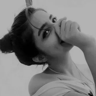 😶 cf8866b4 vrouw, persoon, ketting, portret, zwart wit, selfie whatsapp sticker