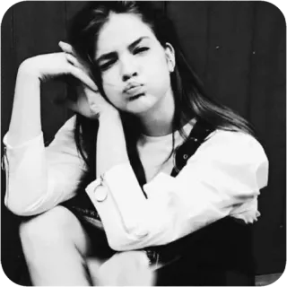 🙁 ed07c2c9 vrouw, portret, pruillip, zittend, zwart-wit, mode whatsapp sticker