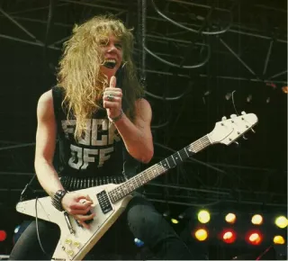 👍 c24f07ec James Hetfield FUCK OFF Rock, Metal, Âm nhạc, Ban nhạc, Cút đi, Guitar, Xúc phạm telegram sticker