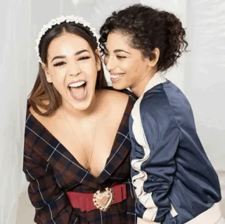 🐾 71553608 phụ nữ, tình bạn, chân dung, nụ cười, vui vẻ telegram sticker