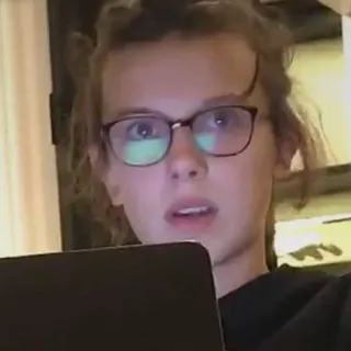 🥡 882a2588 米莉·博比·布朗, 名人, 女演员, 肖像, 女人, 人物, 眼镜 telegram sticker