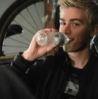 🌚 3cbc5234 hombre, agua, bebiendo, retrato, botella, hidratación telegram sticker