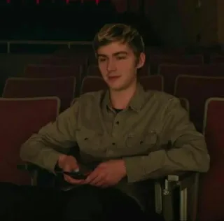 🌚 7a77399c persona, sentado, teatro, interior, hombre, retrato telegram sticker