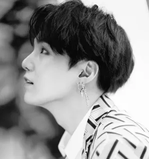 🌑 230b7993 man, profiel, zwart-wit, oorbellen, portret, kpop, persoon telegram sticker