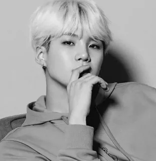 🌑 9a5e5d36 Suga kpop, idol, zanger, rapper, portret, suga, bts telegram sticker