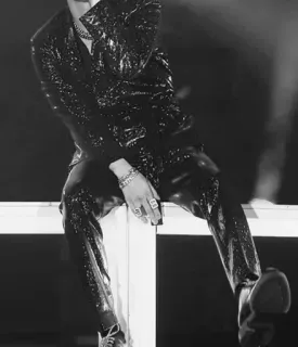 🌑 d3d7d816 man, zittend, glanzend, mode, stijl telegram sticker