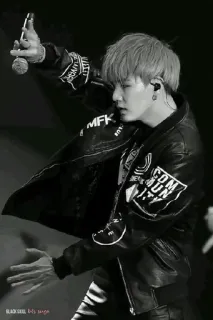 ➰ f067c70a piosenkarz, muzyka, występ, koncert, mężczyzna, artysta whatsapp sticker