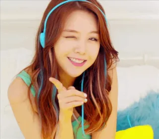 🌸 8585c6d4 ผู้หญิง, หูฟัง, ขยิบตา, ภาพเหมือน, ผู้หญิง, เกาหลี telegram sticker