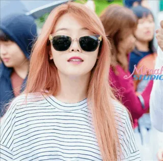 🌸 b0df7ca3 minah Studio ผู้หญิง, แว่นกันแดด, คน, ภาพบุคคล, ผม telegram sticker