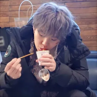 🦔 273b7cb7 homme, nourriture, manger, personne, collation telegram sticker