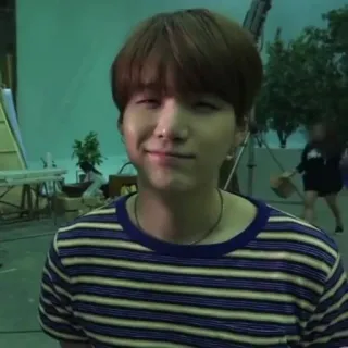 🦔 9122054e Suga personne, homme, chanteur, kpop, asiatique, sourire telegram sticker