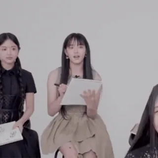 🐻 f075125e Girl group, New Jeans, Asia, Idol telegram sticker