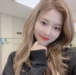 🛒 83f90b34 vrouw, portret, aziatisch, glimlach, schoonheid, meisje telegram sticker