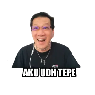 😂 42b45a49 AKU UDH TEPE 男性, 眼鏡, 笑顔, テキスト, ポートレート whatsapp sticker