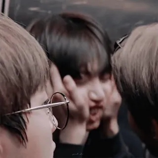 🎈 3d693363 가운데 손가락, 모욕적인 제스처, 사람들, 그룹, 무례한, 무례한 telegram sticker