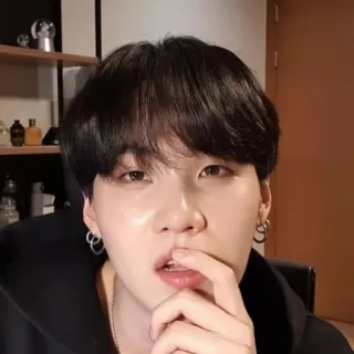 🌻 1a9f061b Suga k팝, 아이돌, 가수, 음악, 인물사진, 민윤기, BTS telegram sticker