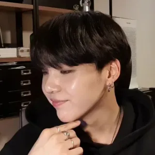 🌻 3468f90b 사람, 남자, 귀걸이, 보석, 인물 사진 telegram sticker