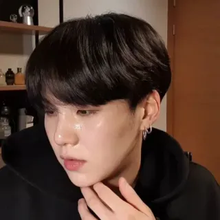 🌻 fb475e4c Suga K팝, 가수, BTS, 아이돌, 민윤기 telegram sticker