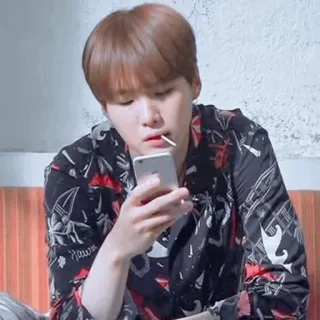 😐 a5ce0259 persona, chupete, teléfono inteligente, interior, camisa telegram sticker