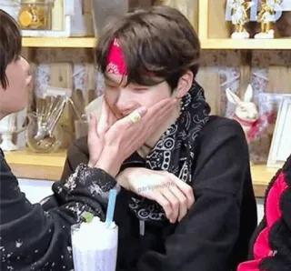 😍 ed1e6307 parkpm96 persona, pañuelo, mono, retrato telegram sticker