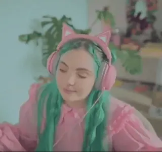 😌 0ba90625 женщина, наушники, кошачьи ушки, розовый, зеленые волосы, портрет telegram sticker