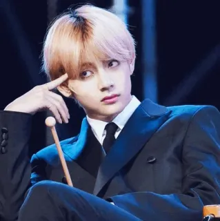 😒 0e4898c6 V BTS, K-Pop, Idol, Piosenkarz, Kim Taehyung, Moda, Portret telegram sticker