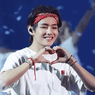 ❤️ a1c00642 V K-pop, BTS, Idol, Muzyk, Koreański, Serce, Gest, Kim Tae-hyung telegram sticker