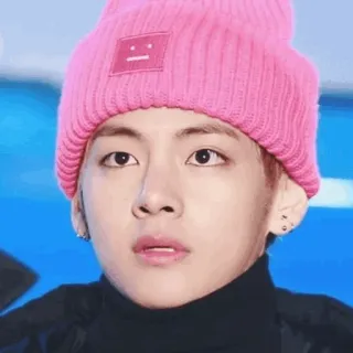😳 b82d33cb V kpop, bts, v, taehyung, piosenkarz, idol, różowa czapka telegram sticker