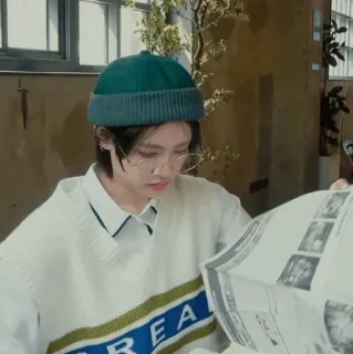 ☁️ 3483fec9 REA 사람, 안경, 모자, 신문 telegram sticker