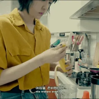 🌞 d14bbdfc 아침을 준비합니다.
And prepare breakfast. breakfast, banana, kitchen, preparing food telegram sticker