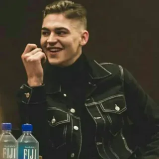 🗝 4b6de282 hombre, chaqueta, retrato, persona, sonriendo, actor, masculino telegram sticker