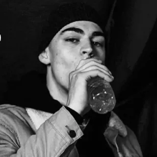 🗝 9dc4a481 hombre, retrato, agua potable, gorro, chaqueta, interior telegram sticker