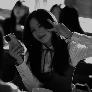 🍯 b8ea7391 znak pokoju, azjatka, selfie, kobieta, pokój telegram sticker